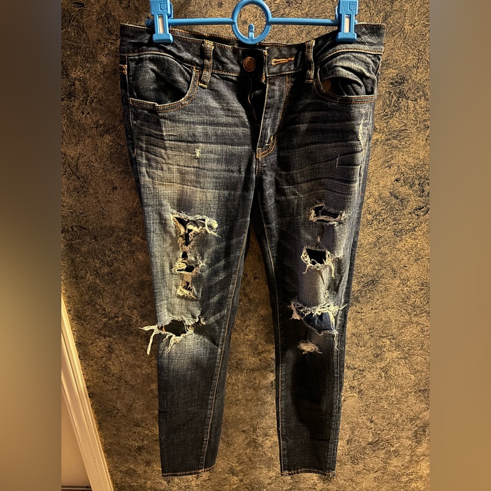 American Eagle Distressed Jegging Jeans. Stretchy. Great condition